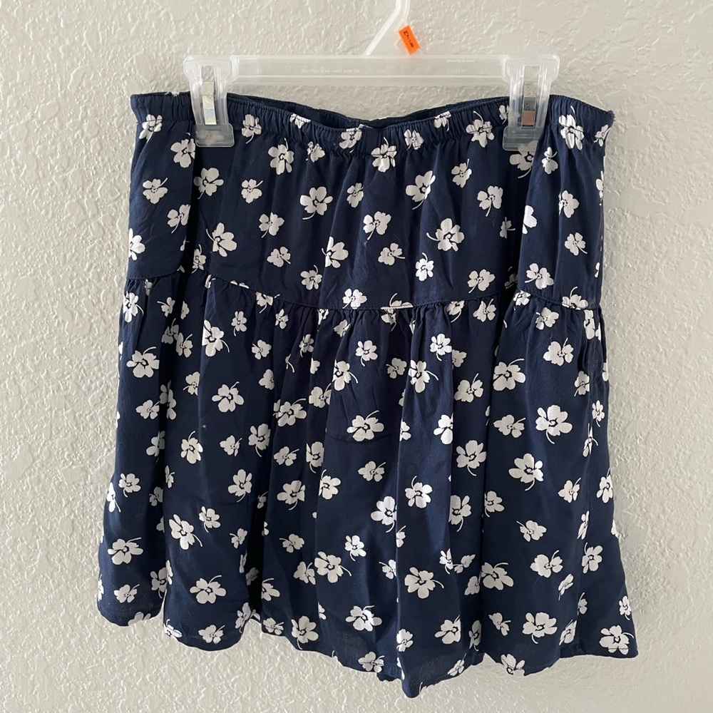 Abercrombie kids skirt with shorts size 15/16.100% viscose.Perfect for summer